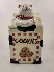 lot 107 image: Cat Cookie Jar with Checkered Design
