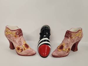 lot 121 image: Decorative Ceramic Victorian Style Shoe Collection