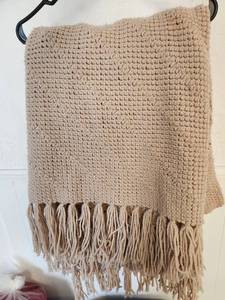 lot 135 image: Handmade Cotton Throw Blanket with Fringe