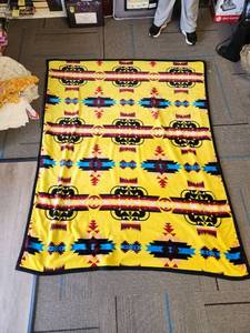 lot 136 image: Southwest Pattern Decorative Blanket