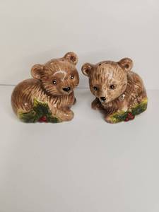 lot 143 image: Holiday Brown Bear Ceramic Salt and Pepper Shakers