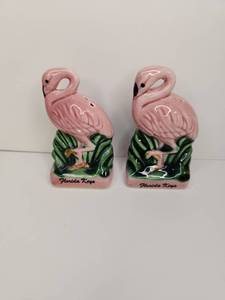 lot 144 image: Florida Keys Pink Flamingo Salt and Pepper Shakers