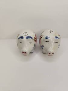 lot 150 image: Ceramic Salt and Pepper Pig Shakers