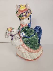 lot 152 image: Decorative Bunny Flower Pot