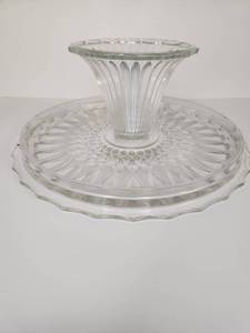 lot 165 image: Clear Glass Pedestal Cake Stand