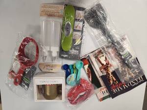 lot 182 image: Kitchen Baking & Cooking Tools Bundle