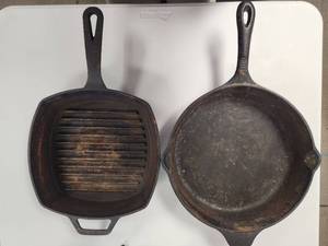 lot 183 image: Cast Iron Grill Pan - Classic Brands - Set of Two
