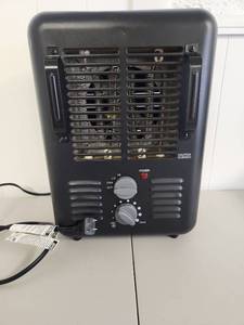 lot 187 image: Small Electric Space Heater with Fan