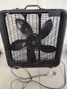 lot 189 image: Coolmaster Box Fan 20-inch