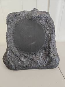 lot 197 image: Innovative Technology Bluetooth Rock Speaker