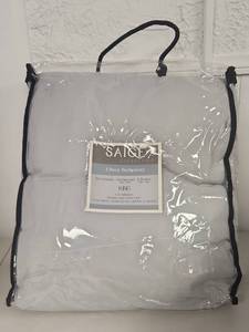 lot 219 image: Saige Collection King Size 3-Piece Bedspread Set
