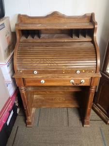 lot 229 image: Oak Roll Top Desk Organizer