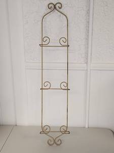lot 240 image: Decorative Gold Metal Triple Plate Display Holder