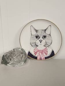 lot 248 image: Pier 1 Cat Portrait Decorative Plate and Glass Cat Votive Holder