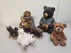 lot 255 image: Bear Figurine Collection