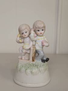 lot 257 image: Capodimonte Children Playing Music Box