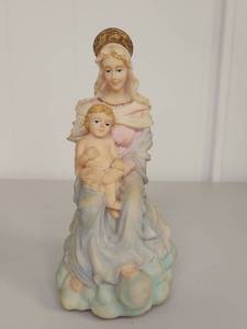 lot 258 image: Madonna and Child Religious Figurine