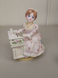 lot 259 image: Schmid Piano Girl Musical Figurine