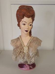 lot 262 image: Victorian Style Mannequin Head with Lace Collar