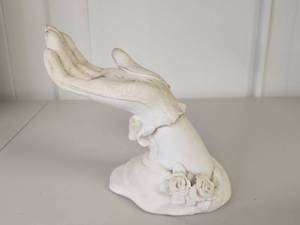 lot 263 image: White Ceramic Hand Sculpture with Roses