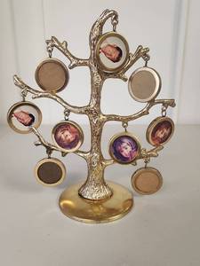lot 264 image: Gold-tone Family Tree Photo Frame Display Stand