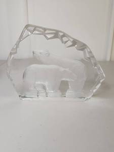 lot 270 image: Glass Polar Bear Figurine