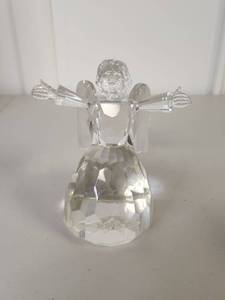 lot 275 image: Shannon Crystal Angel Figurine