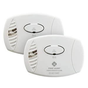 lot 25789 image: First Alert CO400CN2 Carbon Monoxide Alarm  Battery Powered  2-Pack - Retail $1