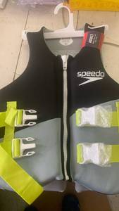 lot 43147 image: Speedo Adult Life Jacket Type III PFD