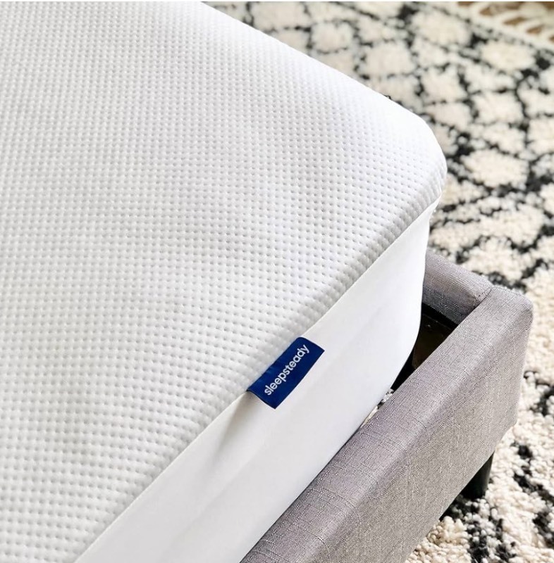 lot 4 image: Queen Size Luxury Tencel Mattress Protector, 100% Waterproof, Ultra Soft, Naturally Cooling & Breathable