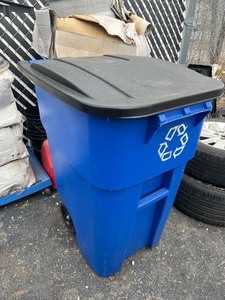 lot 204 image: Wheeled Recycling Bin - 4
