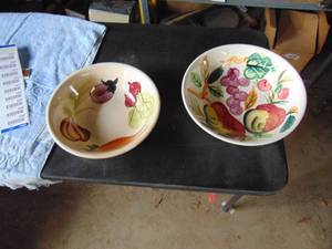 lot 2665 image: Pair of Hand Plated Centerpiece Bowls