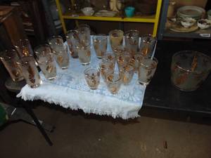 lot 2671 image: Selection of FrostedGold Glasses With Ice Bucket