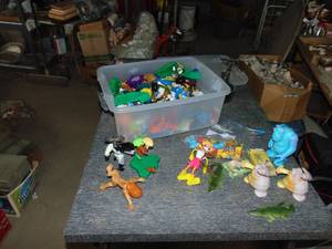 lot 2680 image: Selection of Vintage McDonalds Toys