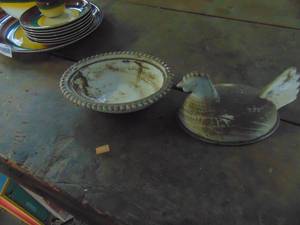 lot 2693 image: Hen on Nest - Will Need cleaning