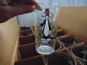 lot 2694 image: 25 Vintage Sylvester Pepsi Glasses