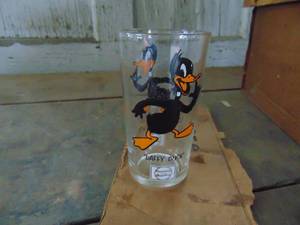 lot 2696 image: 20Daffy Duck Pepsi Glasses