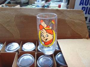 lot 2698 image: 140 Alvin and the Chipmunk - Alvin Glasses