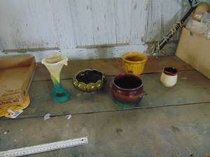 lot 2711 image: Selection of Planters - Haeger - Florentine