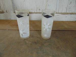 lot 2712 image: Frosted Snowflake Tumblers - MCM or Millenial 