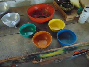lot 2713 image: Selection of Metal Bowls - - -so colorful - - -