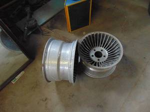 lot 2718 image: 2 -15 x 9 Turbine Wheels - Aluminum