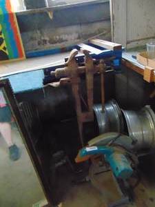 lot 2720 image: 4 Post Vise