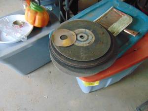 lot 2721 image: Stack of Cutting Wheels