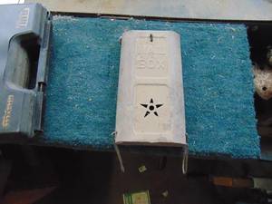 lot 2722 image: Metal MailBox