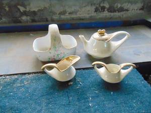 lot 2726 image: Teapot - Cream and Sugar