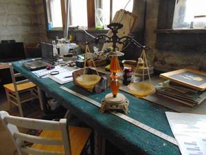 lot 2739 image: Decor Scale -