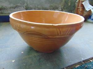 lot 2745 image: 8 Crock Bowl -