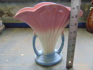 lot 2749 image: Hull Vase