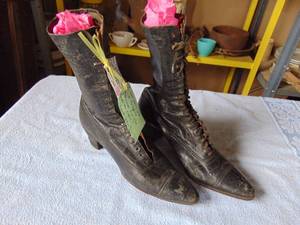 lot 2755 image: Vintage Ladies Boots